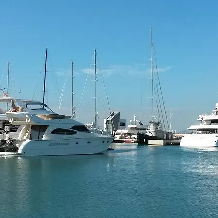 Botel Meander K *