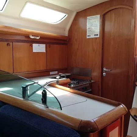 Botel Meander K *