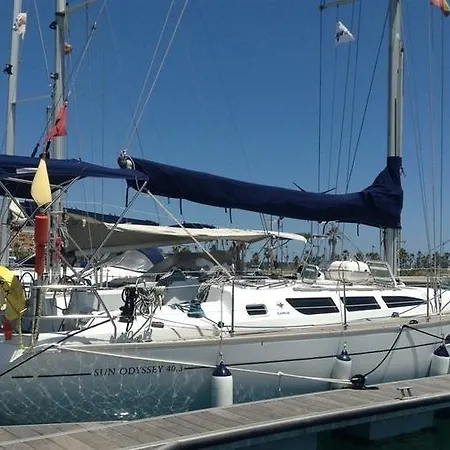 Meander K Botel
