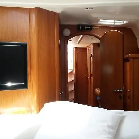 Botel Meander K *